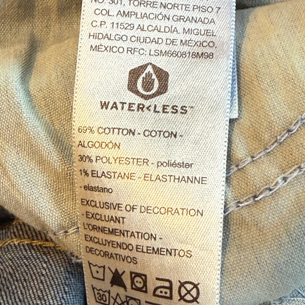 Levi Strauss Signature Gold Mid-Rise Cuffed Capri Jeans, Size 20 - Picture 9 of 9